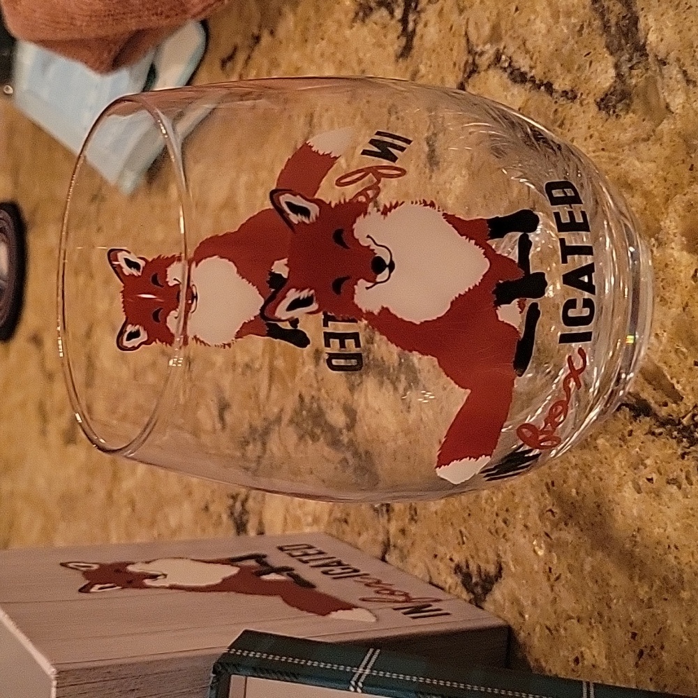 Wine glass with coordinating gift box